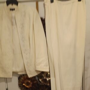 JOHN MEYERS WOMEN'S Elegant Cream Suit Set